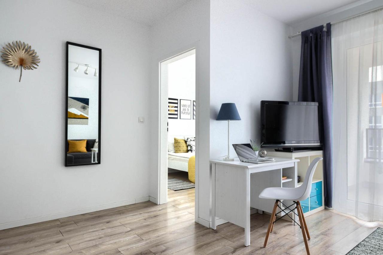 ורשה M&R Apartament Airport&Business Premium Komputerowa - Underground Garage - Free Wifi - Netflix - Self Check-In - 5 Min From Chopin Airport מראה חיצוני תמונה