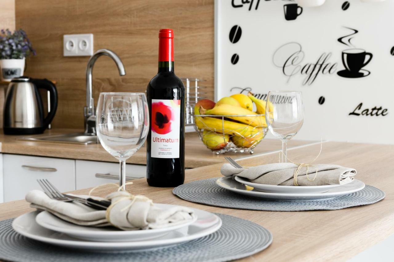 ורשה M&R Apartament Airport&Business Premium Komputerowa - Underground Garage - Free Wifi - Netflix - Self Check-In - 5 Min From Chopin Airport מראה חיצוני תמונה