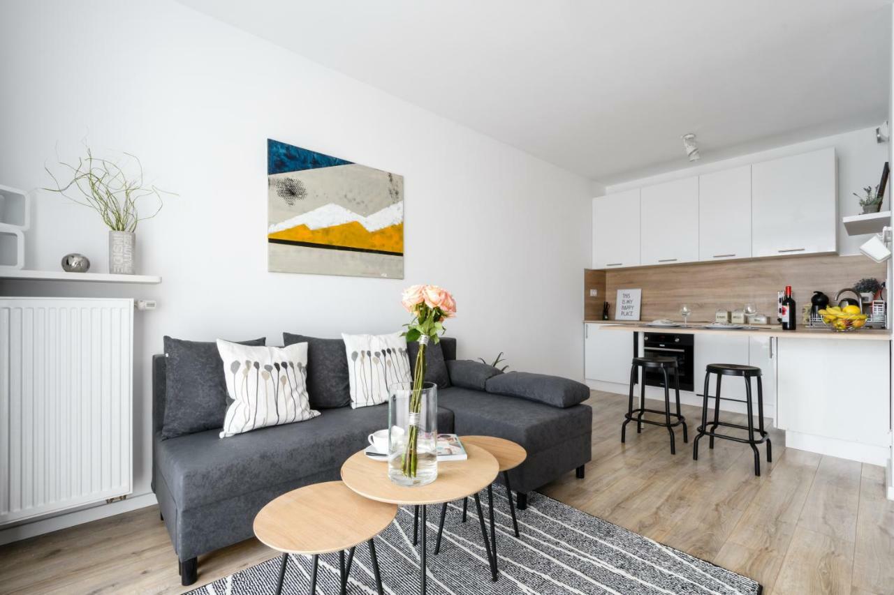 ורשה M&R Apartament Airport&Business Premium Komputerowa - Underground Garage - Free Wifi - Netflix - Self Check-In - 5 Min From Chopin Airport מראה חיצוני תמונה