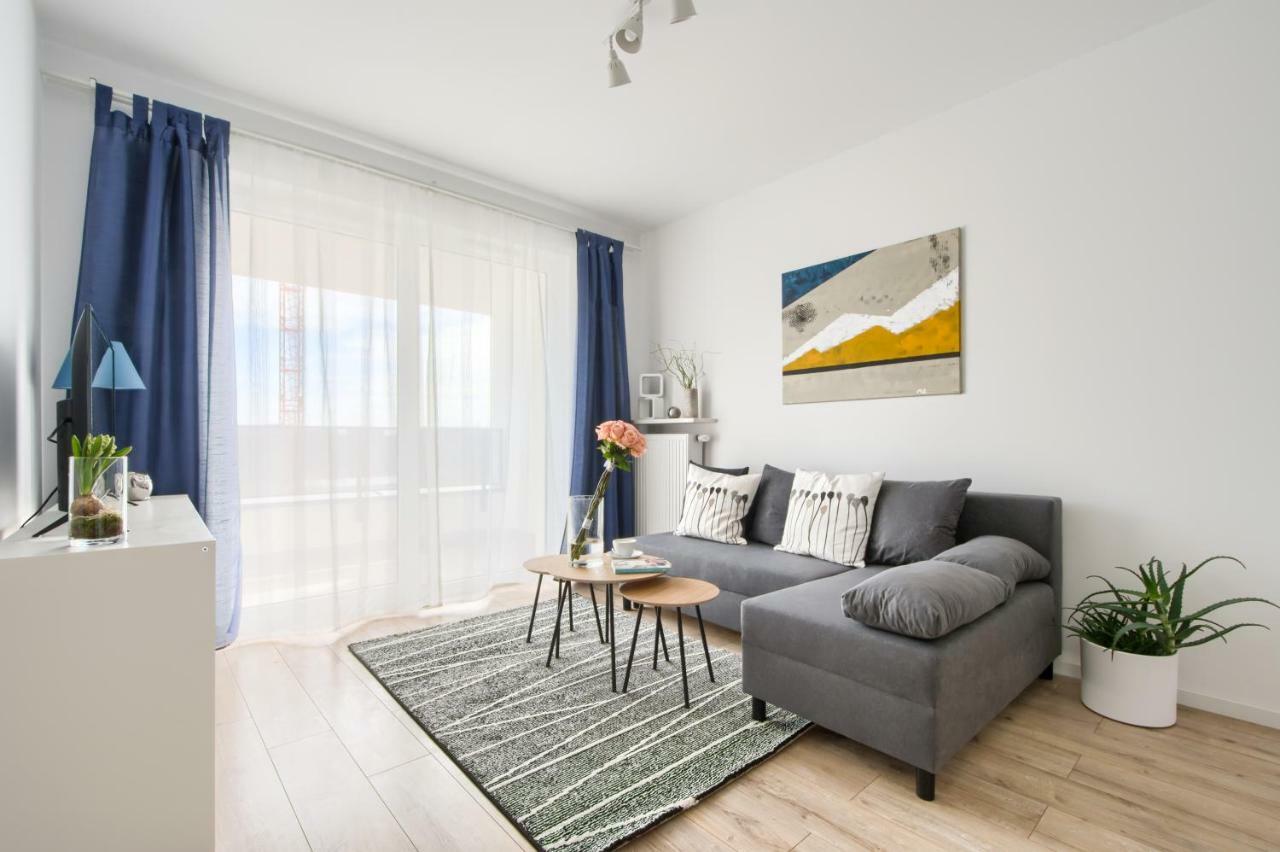 ורשה M&R Apartament Airport&Business Premium Komputerowa - Underground Garage - Free Wifi - Netflix - Self Check-In - 5 Min From Chopin Airport מראה חיצוני תמונה