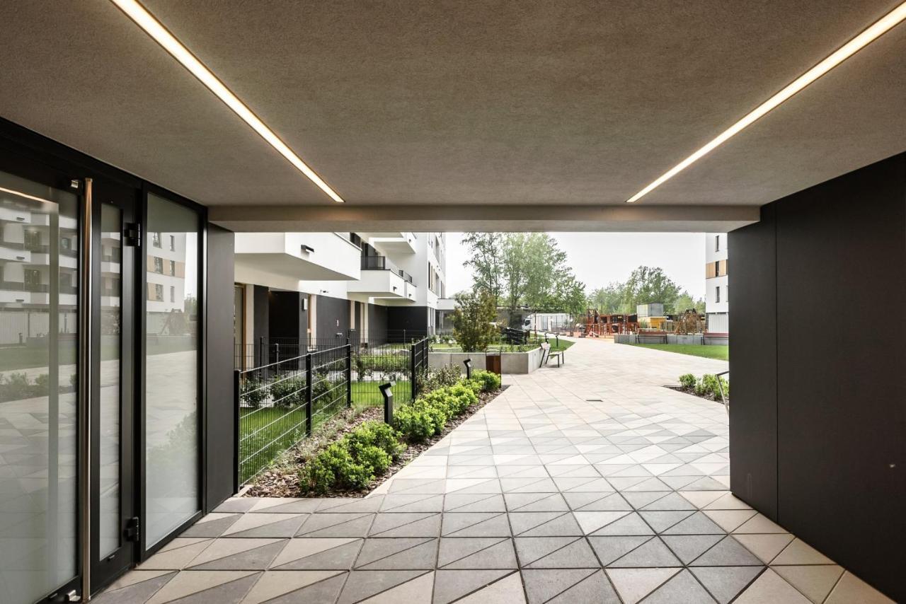 ורשה M&R Apartament Airport&Business Premium Komputerowa - Underground Garage - Free Wifi - Netflix - Self Check-In - 5 Min From Chopin Airport מראה חיצוני תמונה