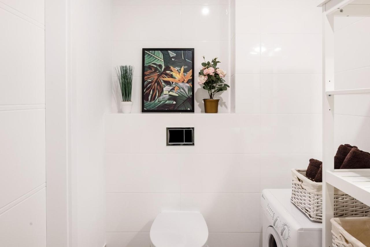 ורשה M&R Apartament Airport&Business Premium Komputerowa - Underground Garage - Free Wifi - Netflix - Self Check-In - 5 Min From Chopin Airport מראה חיצוני תמונה